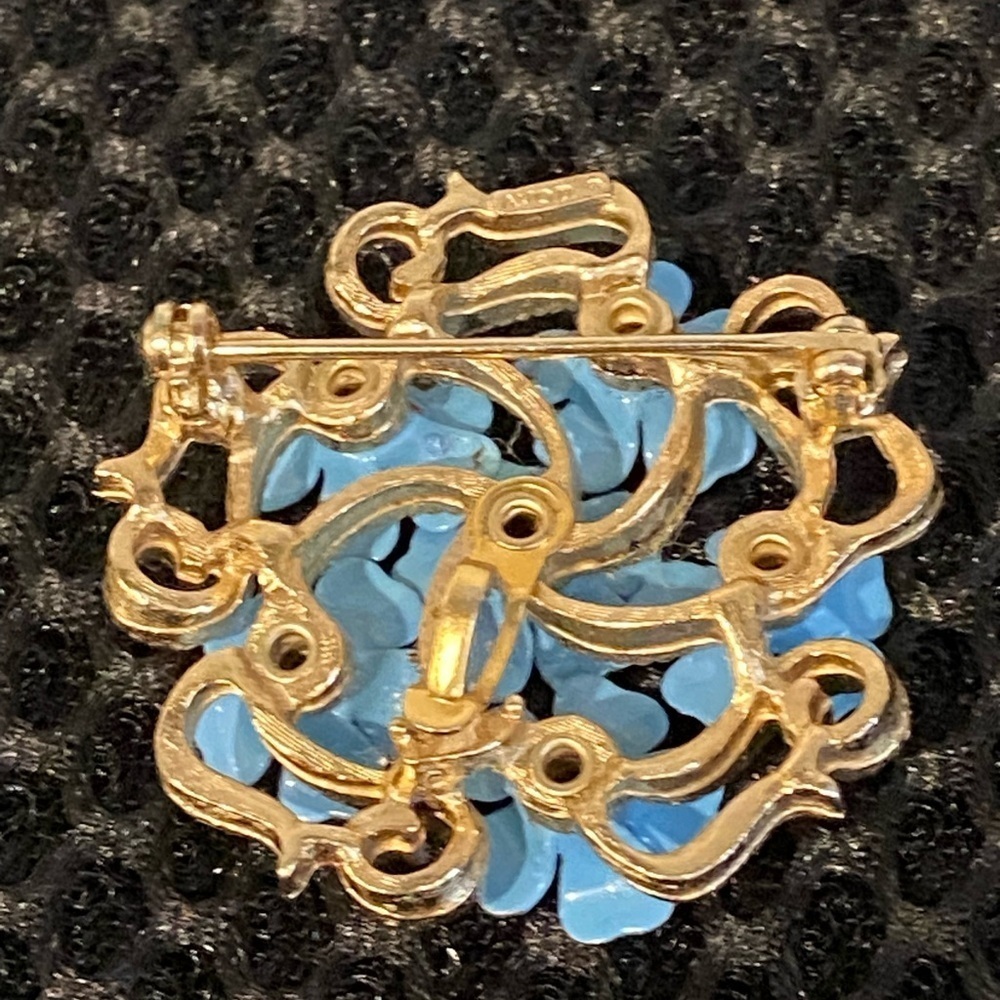 Forget-me-Not Signed Avon Brooch Pin Blue Flowers
Love Blossoms - Picture 3 of 9